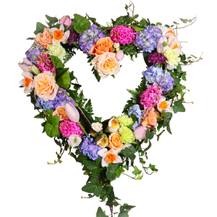 Hjärta format av färgglada blommor och gröna löv, inklusive rosor, tulpaner och hortensior, med små fåglar inbäddade bland bladen.